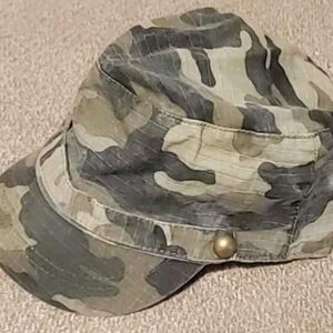 Xhilaration Camo Pattern Scrunch Back Womens Hat with Brass Detail. NWT